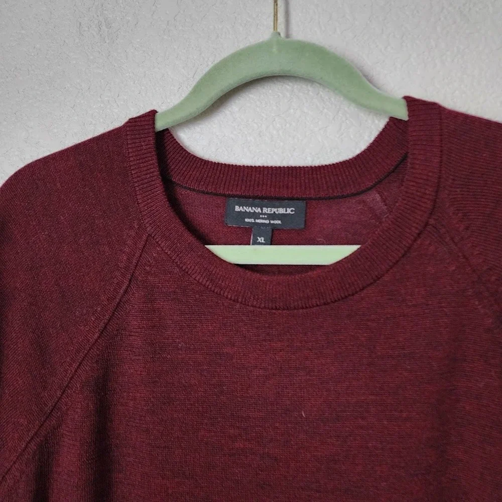 BANANA REPUBLIC 100% Merino Wool fine knit crewneck sweater in maroon XL